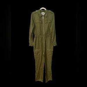 - NWT Scotch & Soda Army Green Jumpsuit Size Médium